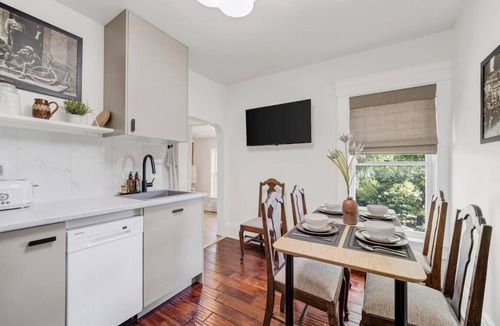 Waterloo House | The Uptown Home - Steps from Uptown
