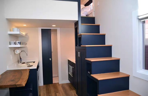 Uptown Hotel | The Vera - Cute Tiny House - AC, WiFi, 96 Walk Score!