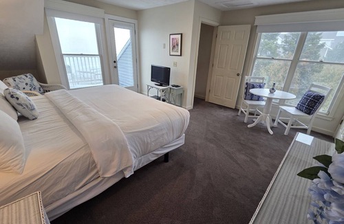Traverse City Condo | The View from 309! Private Balcony, Corner unit - North Shore Inn Condo 309
