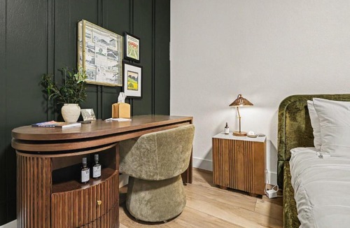 Bridgman Hotel | The Warren Hotel