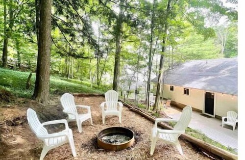 Beulah Cottage | THE WEEKENDER ↠ CRYSTAL LAKE GETAWAY