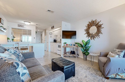 Navarre Beach Apartment | Third-Floor Studio w/Shared Pool, Sound View, High-Speed WiFi, & Central AC