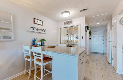 Navarre Beach Apartment | Third-Floor Studio w/Shared Pool, Sound View, High-Speed WiFi, & Central AC