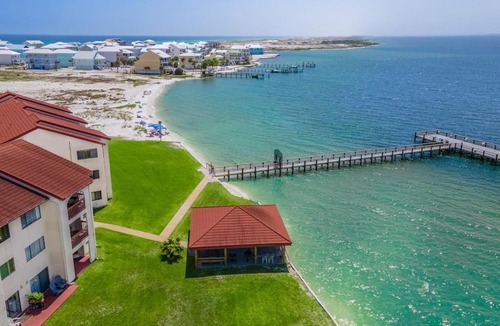 Navarre Beach Apartment | Third-Floor Studio with Shared Pool Sound View High-Speed WiFi & Central AC