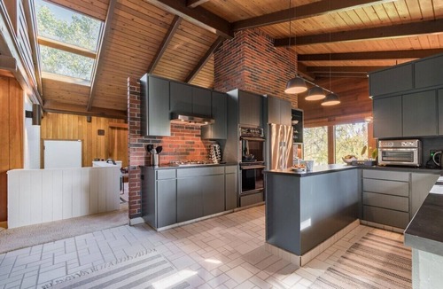 Amazon House | This house is a 5 bedroom(s), 3 bathrooms, located in Eugene, OR.
