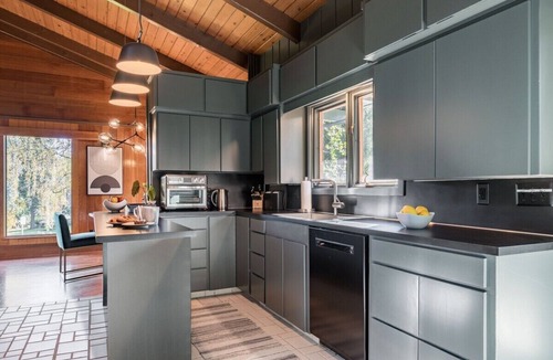Amazon House | This house is a 5 bedroom(s), 3 bathrooms, located in Eugene, OR.