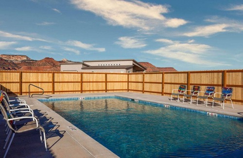 Kanab House | Thistle Retreat l Private Hot Tub I Pool I Views
