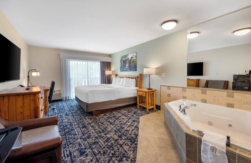 Warrens Resort | Three Bears Waterpark Resort Near Tomah, an Ascend Collection Hotel