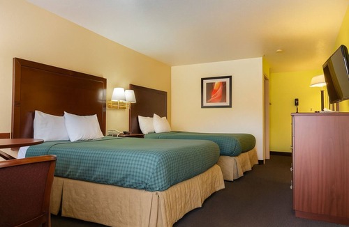 St. George Hotel | Three Budget-friendly Rooms w/Pool Access | Complimentary Breakfast
