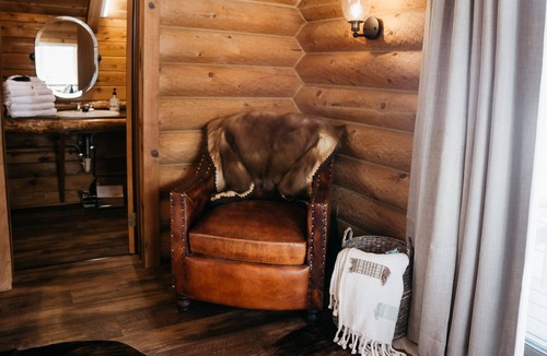 Sandpoint Cabin | Three Peaks Cabin- Chapman Springs