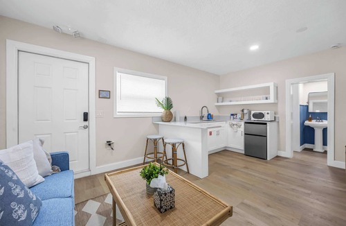 Parsuns To Cocoa Beach Apartment | Tidal Wave Oceanfront Hideaway