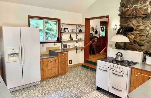 Ashford Cabin | Timber River Cabin with hot tub and trail to river