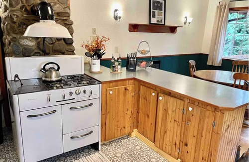 Ashford Cabin | Timber River Cabin with hot tub and trail to river