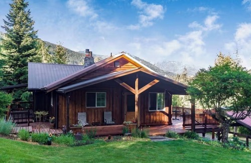 Ashford Cabin | Timber River Cabin with hot tub and trail to river