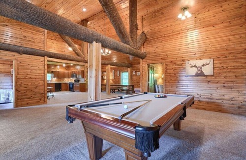 Rockbridge Cabin | Timber View | Hocking Hills, Pool, Lodge, Pets