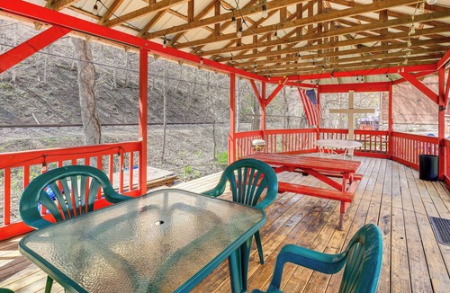 Wilcoe Apartment | 'Timeless' Gary Studio, ATV Trails On-Site!