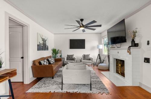 Vancouver House | Timeless Historic Home near Downtown with HOT TUB
