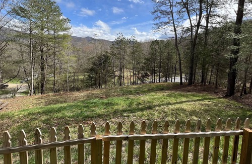 Franklin Cabin | Tiny cabin big mountain view,fast wifi,easy access