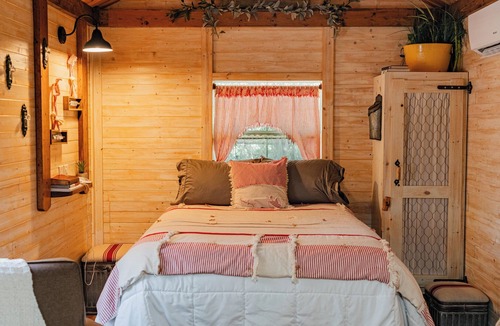 Granbury Cabin | Tiny Farmhouse on 4 Acres near Downtown Granbury