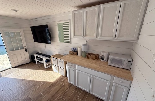 New Tazewell Boat Rental | Tiny Floating Cabin on Norris Lake!