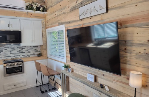 Van Alstyne Cottage | Tiny home in Van Alstyne with easy access to Hwy 75 and exceptional privacy.