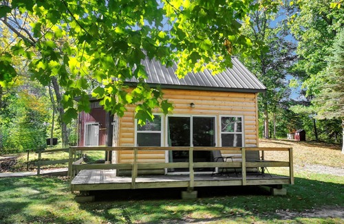Walker Cabin | Tiny Home with Big Balcony Overlooking Long Lake