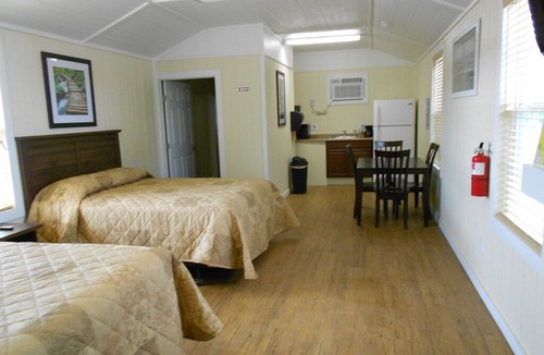Negreet Cabin | Toledo Bend RV Resort and Cabins