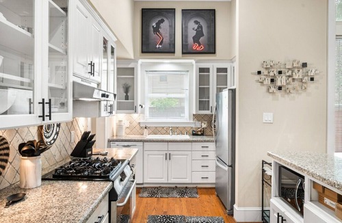 Uptown House | Top Tier Thomas Digs