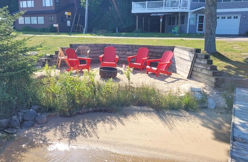 Frankfort House | Trader Scott's - Lakefront and Gorgeous!