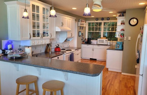 Frankfort House | Trader Scott's - Lakefront and Gorgeous!
