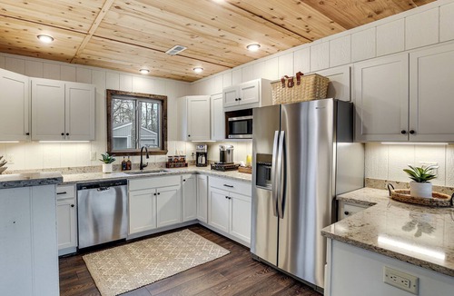 Innsbrook Cabin | Trails, Golf & Beaches! Luxe Innsbrook Resort Stay
