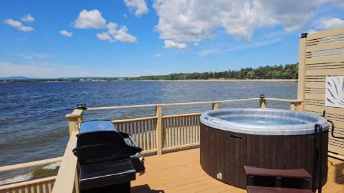 Cumberland Head House | Tramonto Paradise on the Lake Hot Tub Pet Friendly