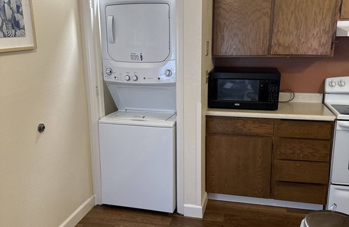 College Apartment | Tranquil 2-bedroom apartment with WiFi in Fairbanks
