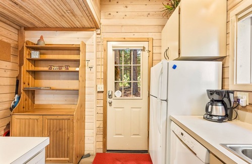 Black Butte Ranch Cabin | Tranquil Cabin in Black Butte Ranch w HOTTUB