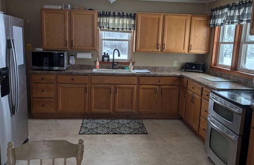 Hurley House | Tranquil Farmhouse - Sleeps 8 with AC in charming Hurley