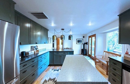 Eugene House | Tranquil Forest Hills House