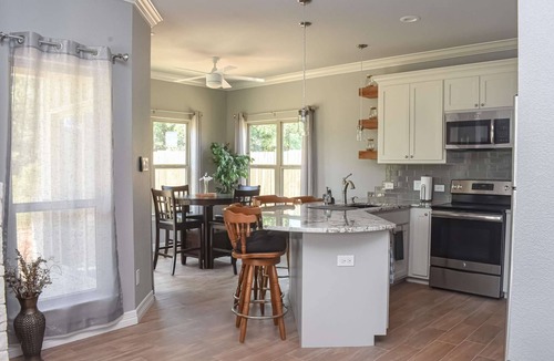 Springtown House | Tranquil Modern Cottage with Deck & Fire Pit - Gateway to Eagle Mountain Lake & Fort Worth