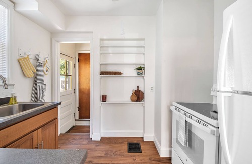 Ottawa House | Tranquil retreat by Toledo Hosp/UT! Updated-2br