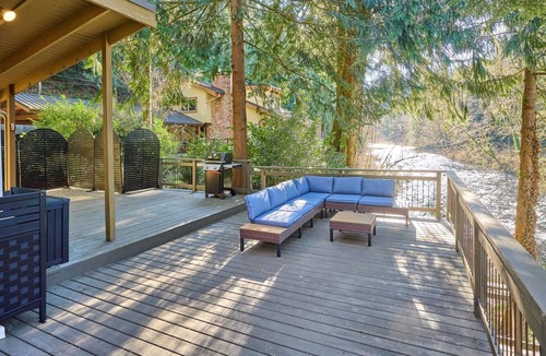 Brightwood Cabin | Tranquil Riverfront Cabin near Mount Hood, Private Hot Tub & Pet Friendly