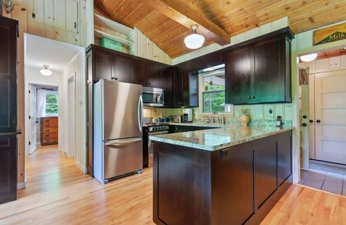 Baileys Harbor Cabin | Tranquil Roo Retreat: Walk to Kangaroo Lake beach