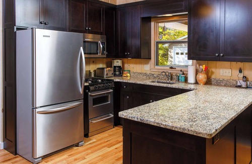 Baileys Harbor Cabin | Tranquil Roo Retreat: Walk to Kangaroo Lake beach