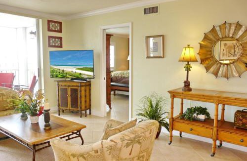 Marco Island House | Tranquil waterfront condo with pool and steps to beach