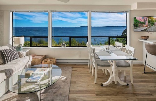 Briarcliff Cottage | Tranquil waterfront cottage on Seattle's Puget Sound