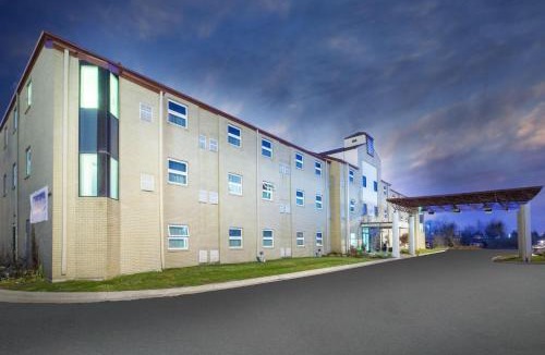 Romulus Hotel | Travelodge by Wyndham Romulus Detroit Airport