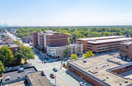 Forest Park Apartment | Tree-Lined Serenity Condo in Forest Park, Near Train & Madison St