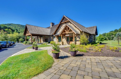Dillard Cabin | Tree-Top Cabin w/Game Room & Mountain Views!