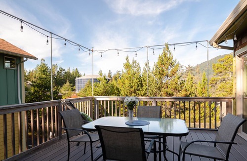Neahkahnie Beach Cabin | Treehouse Hideaway by Avantstay Mountain View Beach House Walk to Manzanita Beach