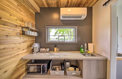 Spencerville Apartment | Trendy New Haven Studio: 10 Mi to Fort Wayne!