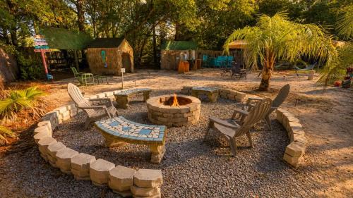 Navarre House | Tropical Home with Tiki Bar near Navarre Beach