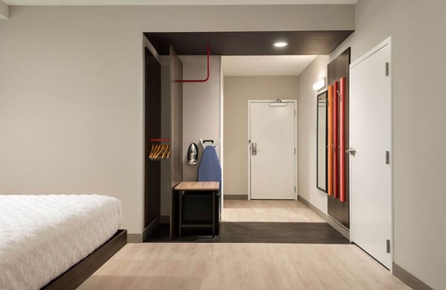 Cedar Rapids - Iowa City Hotel | Tru by Hilton Cedar Rapids Westdale